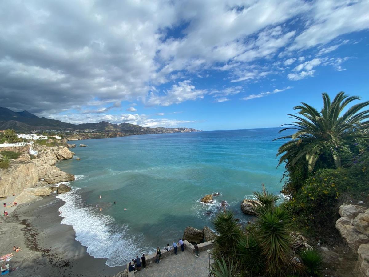 فيلا New Townhouse In The Heart Of Nerja With Jacuzzi المظهر الخارجي الصورة