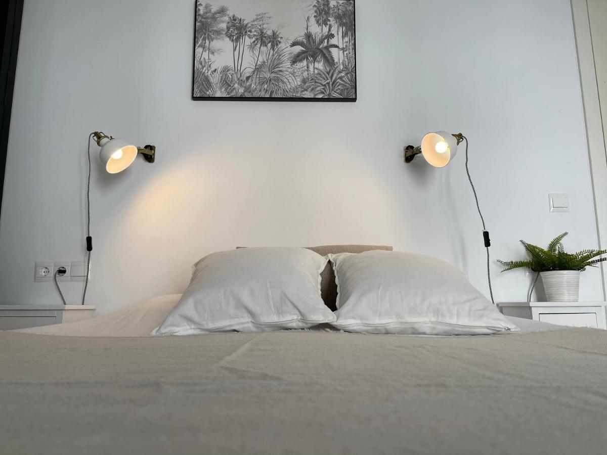 فيلا New Townhouse In The Heart Of Nerja With Jacuzzi المظهر الخارجي الصورة