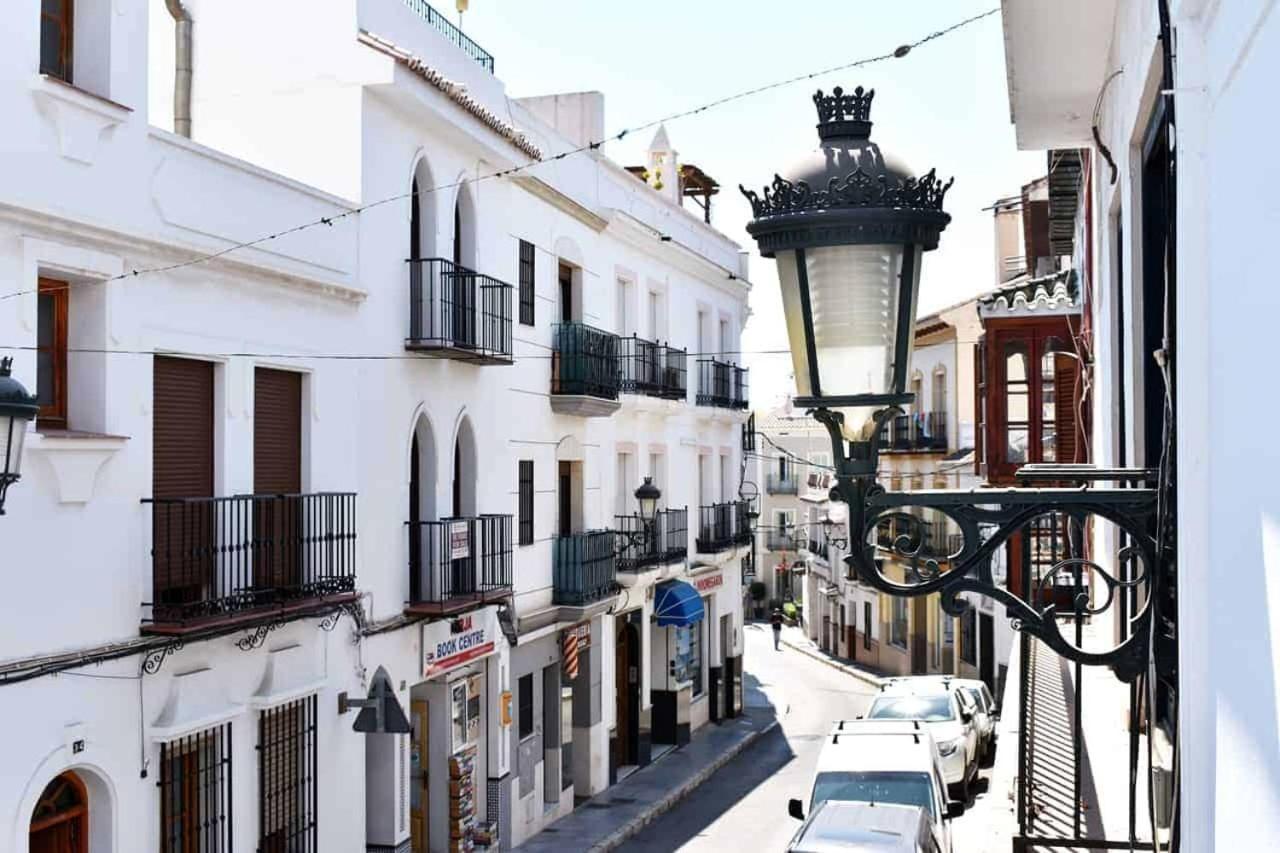 فيلا New Townhouse In The Heart Of Nerja With Jacuzzi المظهر الخارجي الصورة