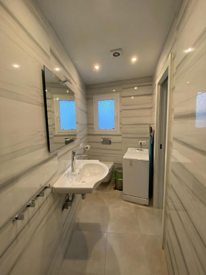 فيلا New Townhouse In The Heart Of Nerja With Jacuzzi المظهر الخارجي الصورة