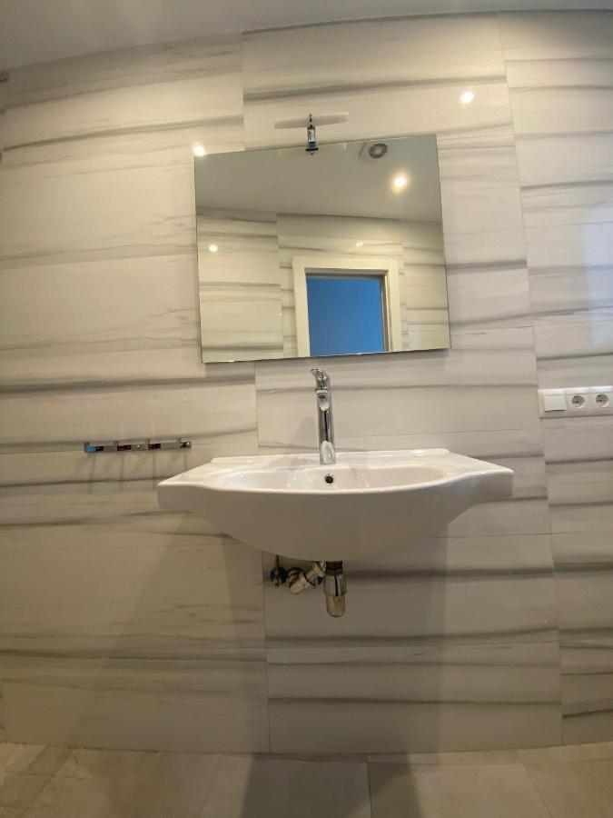 فيلا New Townhouse In The Heart Of Nerja With Jacuzzi المظهر الخارجي الصورة